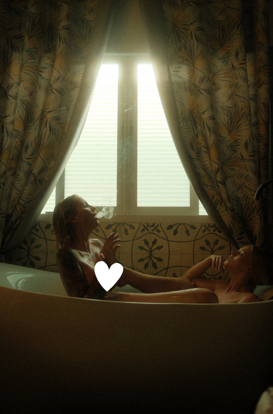 HOT BOX IN HOT TUBE!